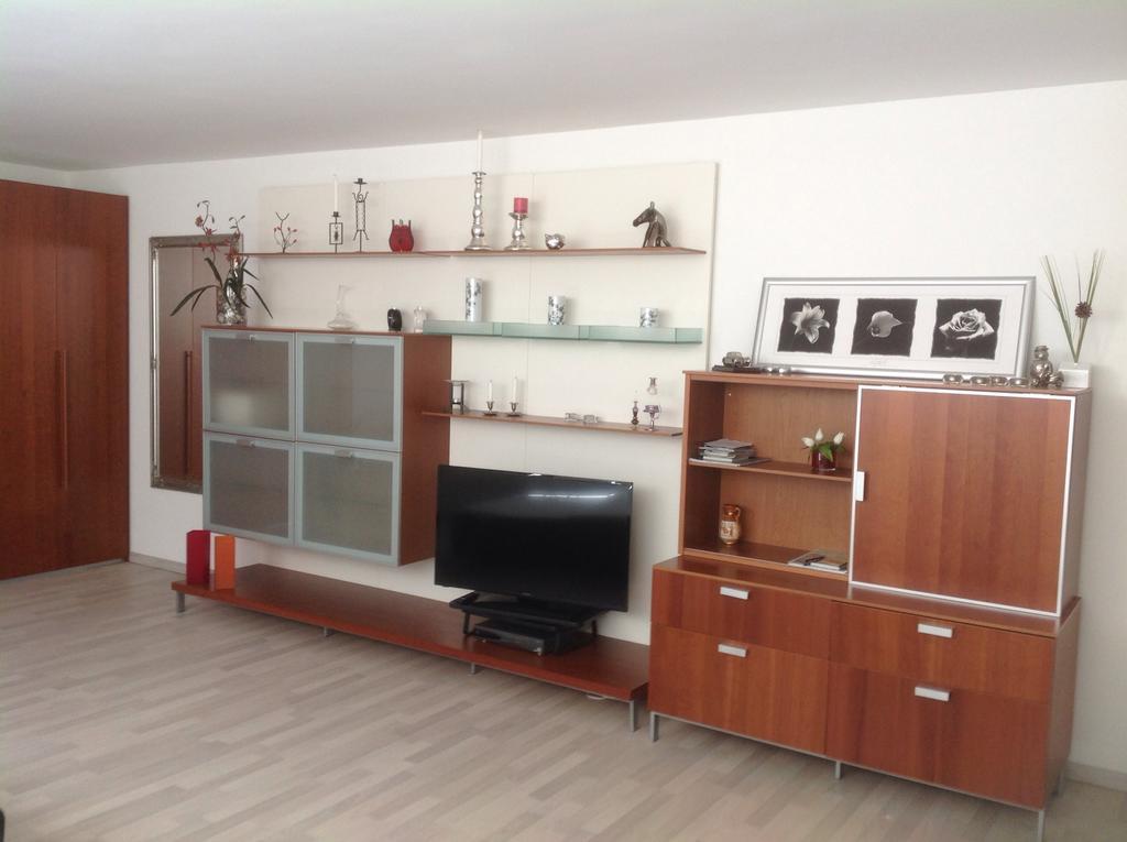 Studio 1 1/2 Contone Room photo